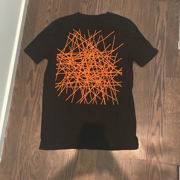Threads T shirt - Picture 2 of 3